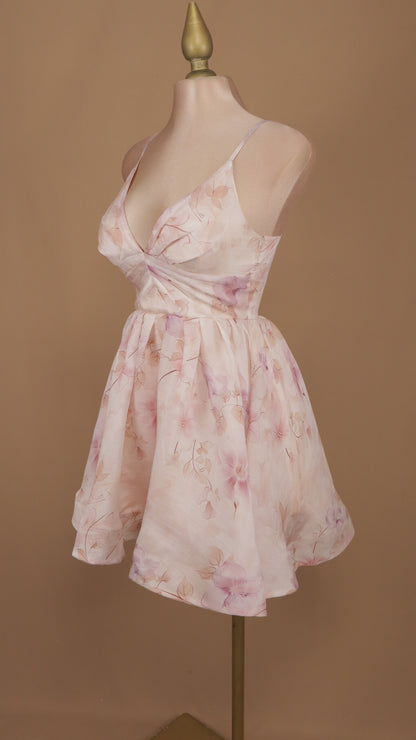Vestido corto estampado y escote en v
