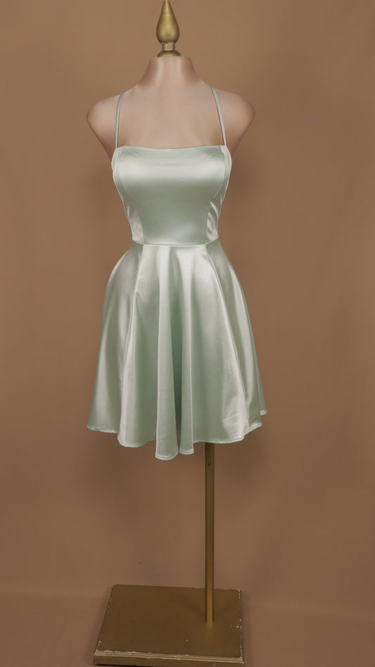Vestido corto en linea a con agujetas en espalda