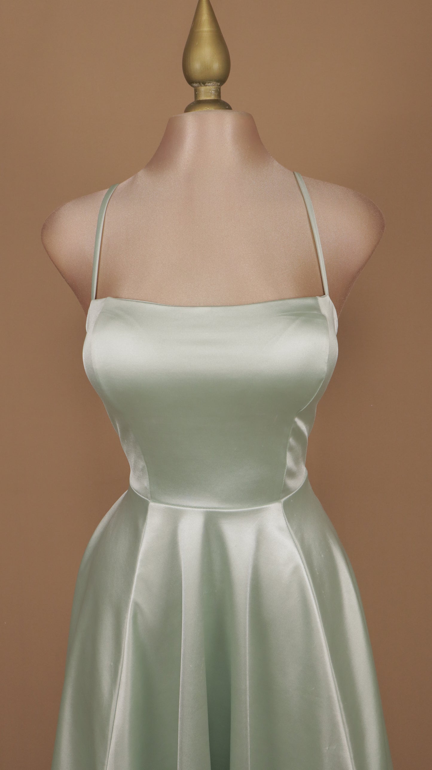 Vestido corto en linea a con agujetas en espalda