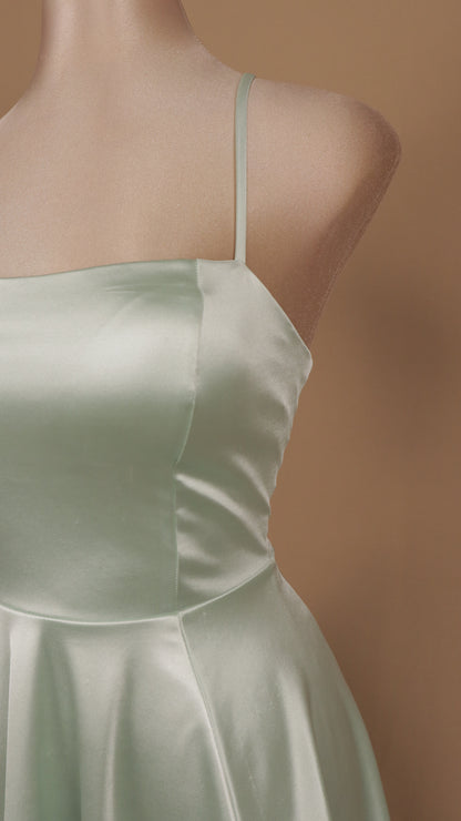 Vestido corto en linea a con agujetas en espalda