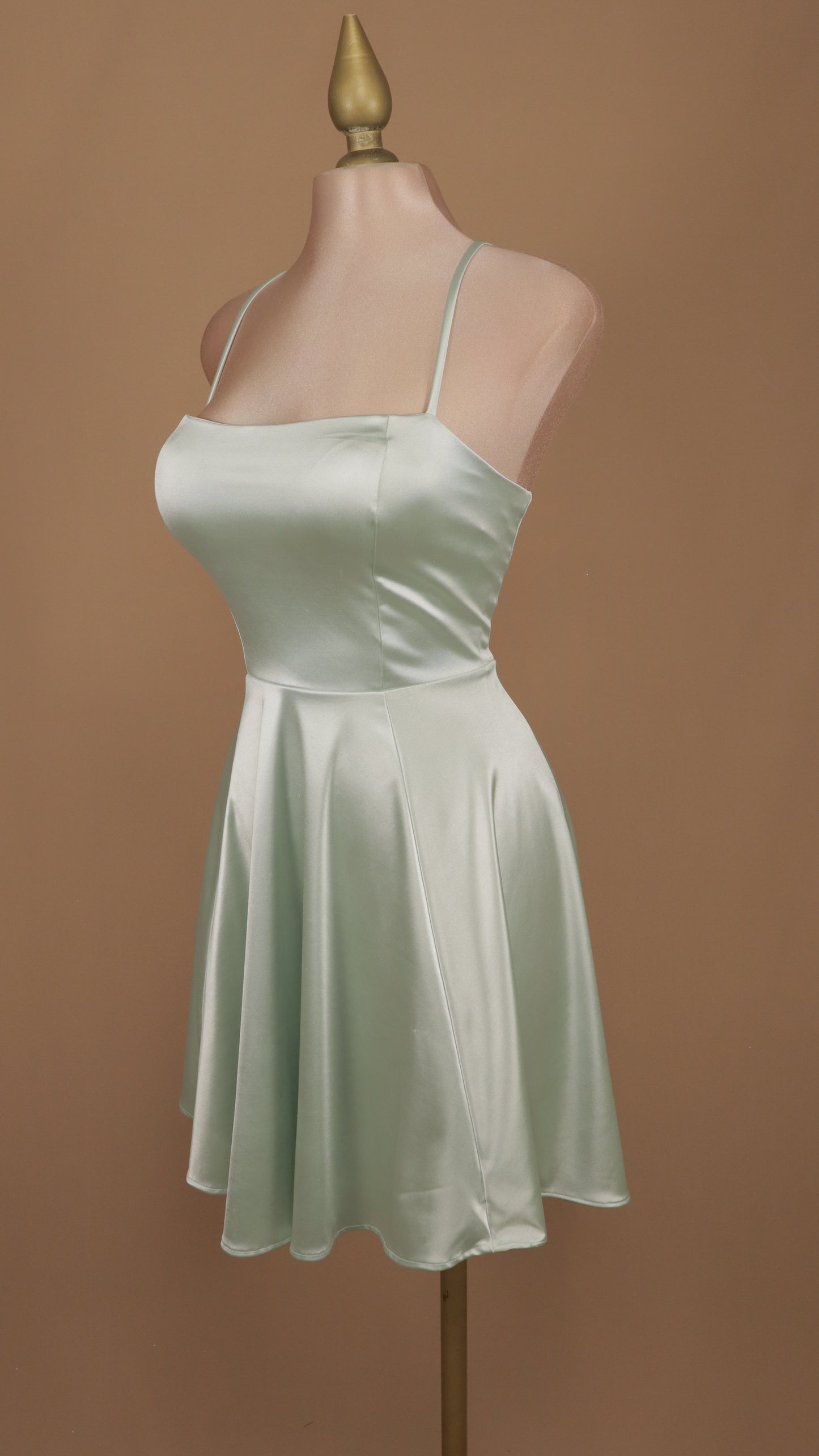 Vestido corto en linea a con agujetas en espalda