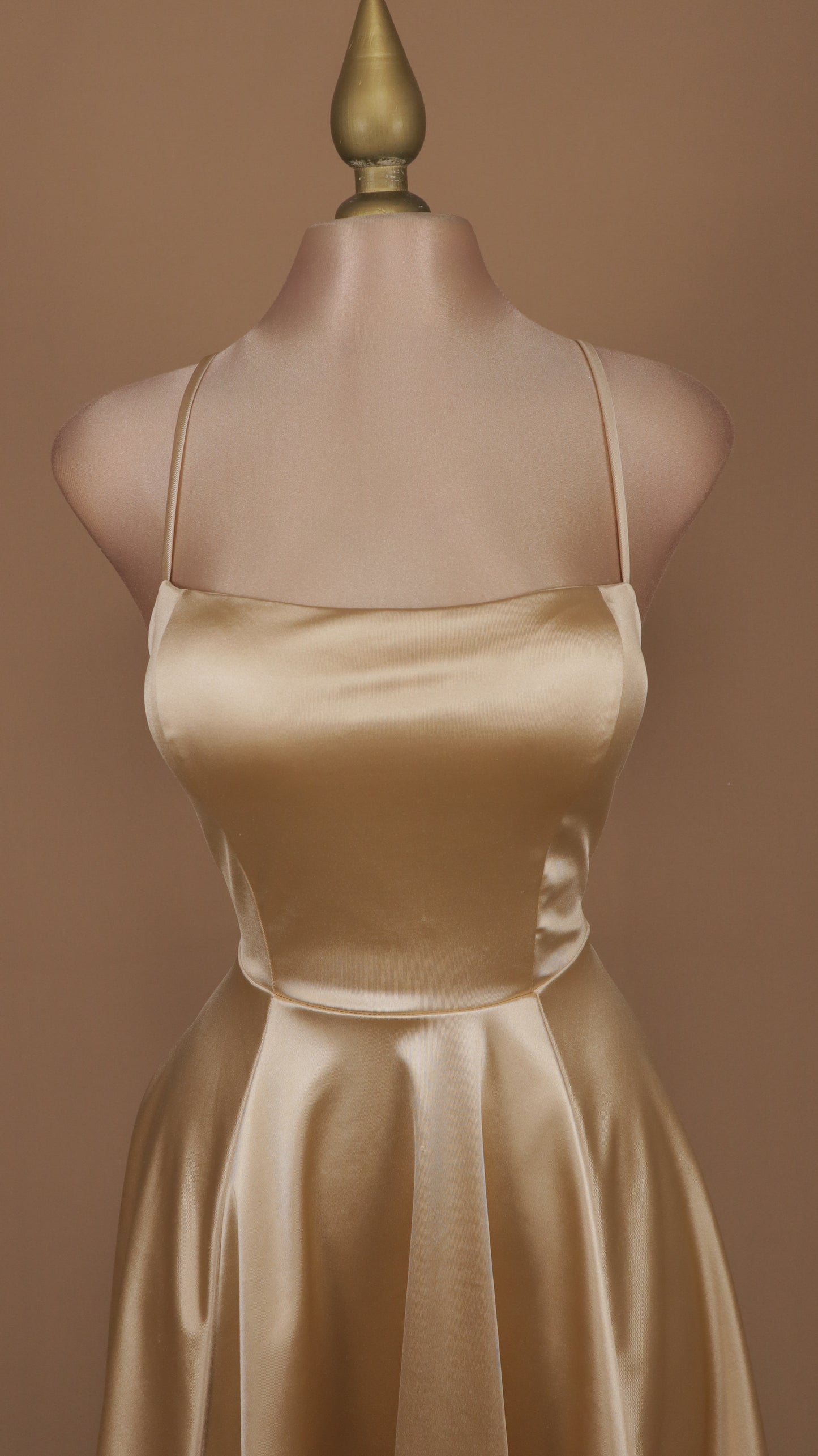 Vestido corto en linea a con agujetas en espalda