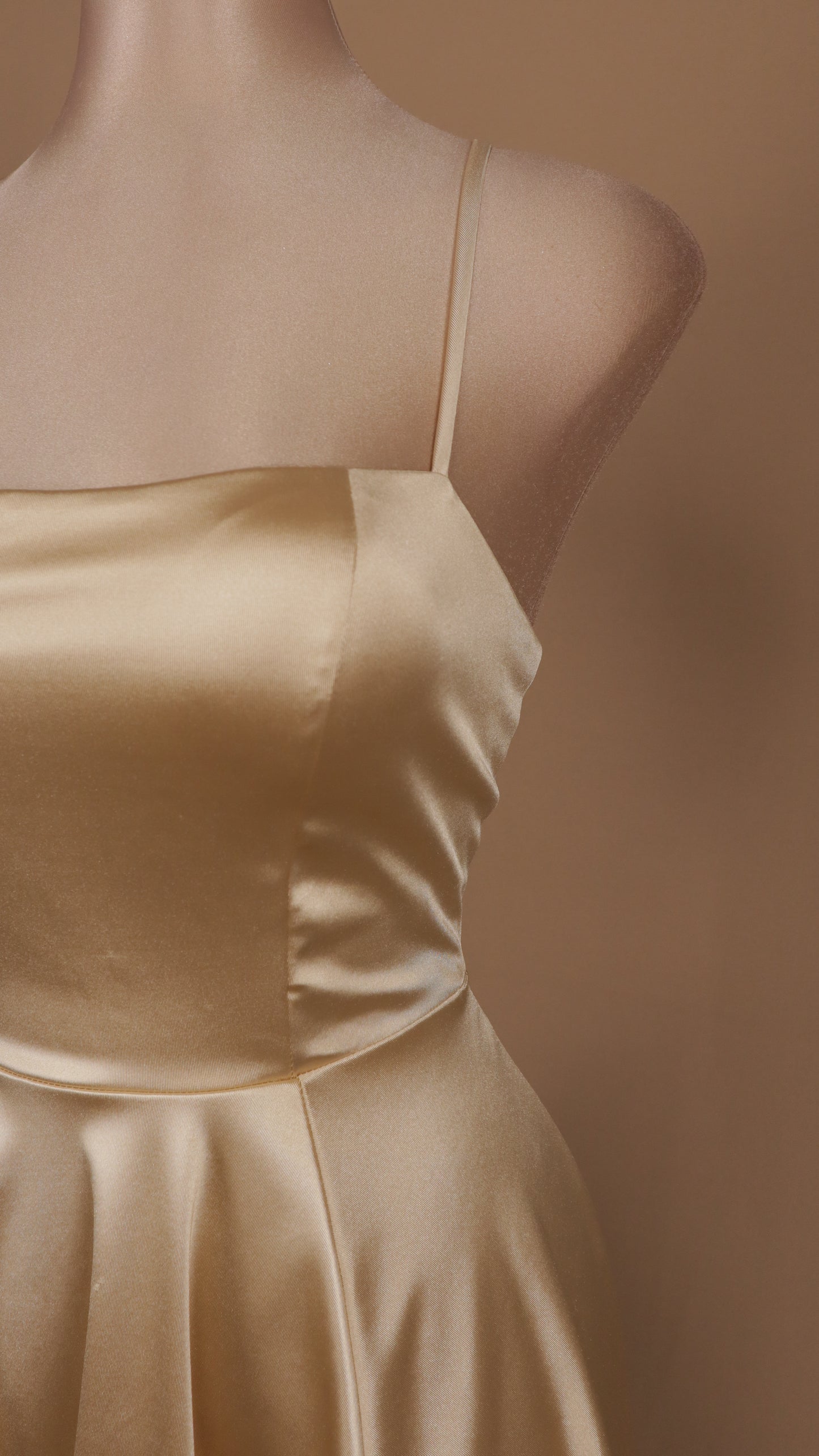 Vestido corto en linea a con agujetas en espalda