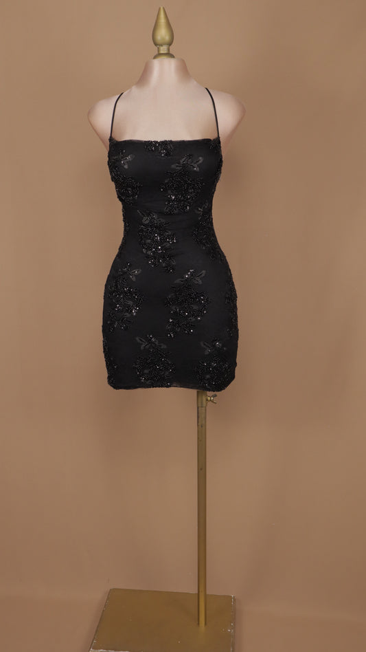 Vestido corto con aplicacion y encaje