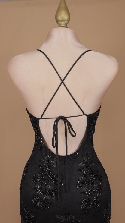Vestido corto con aplicacion y encaje