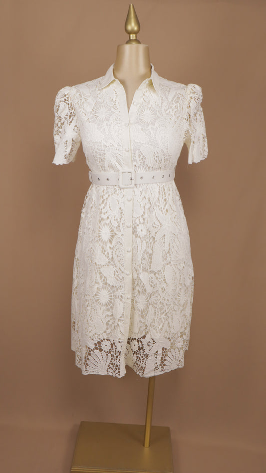 Vestido corto plus size con cinto y encaje