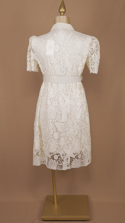 Vestido corto plus size con cinto y encaje