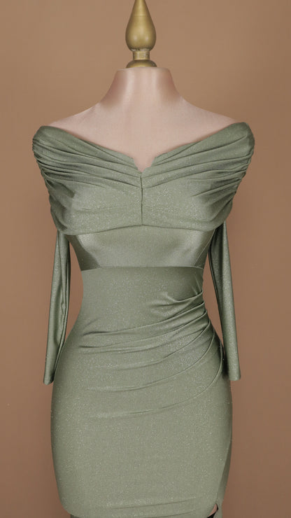 Vestido largo manga larga con escote al hombro