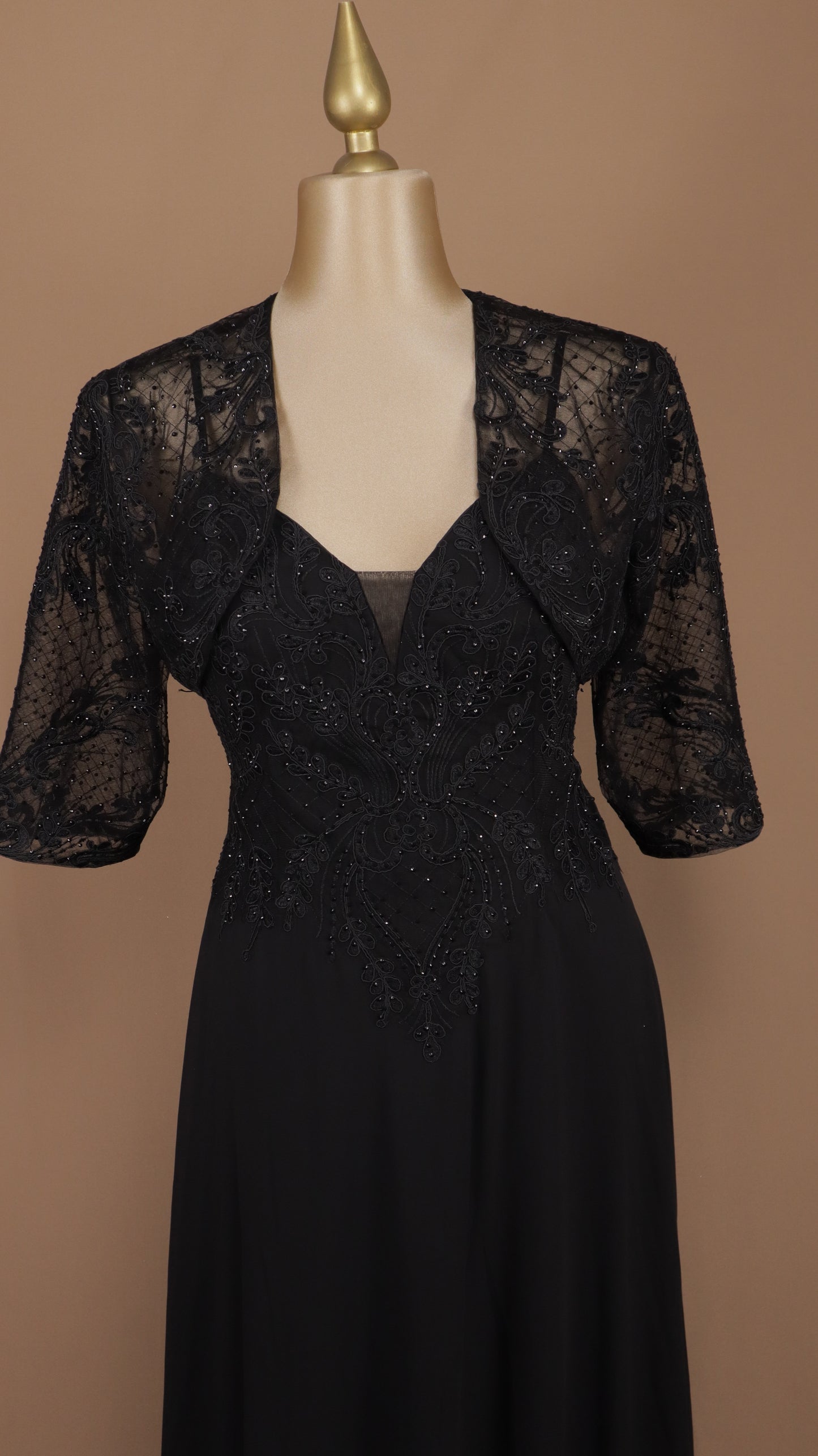 Vestido largo plus size con torerita y aplicacion