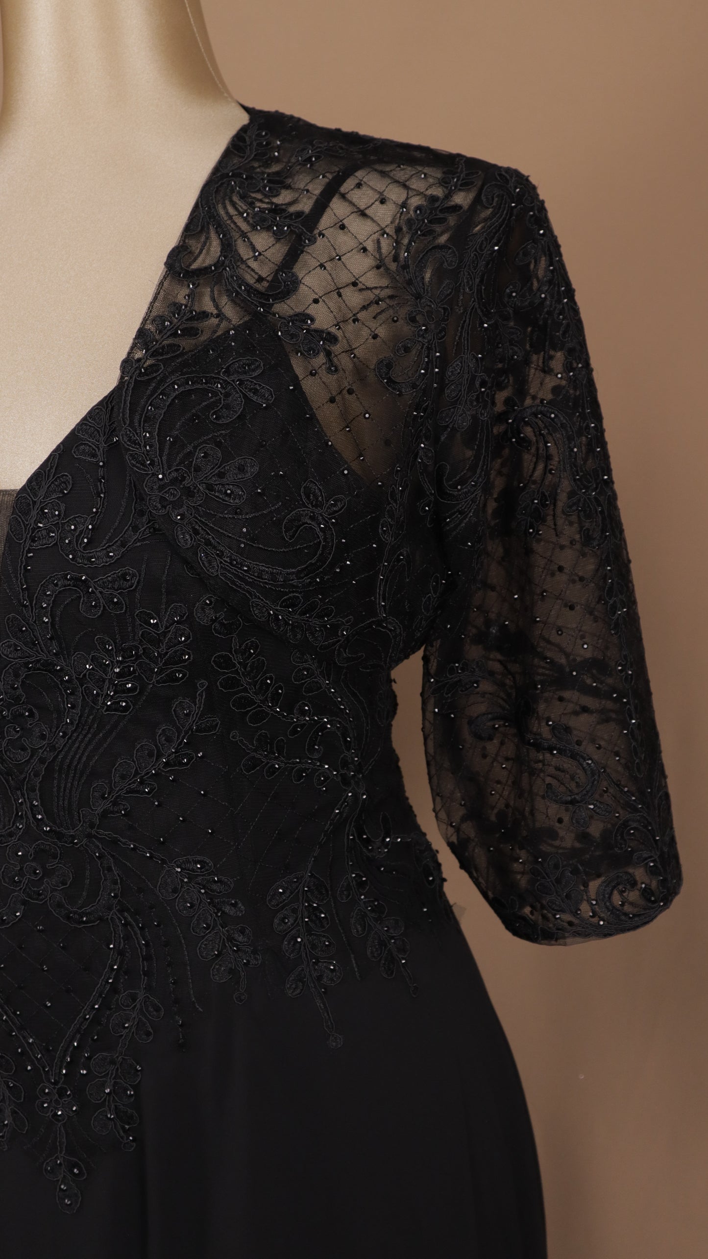 Vestido largo plus size con torerita y aplicacion