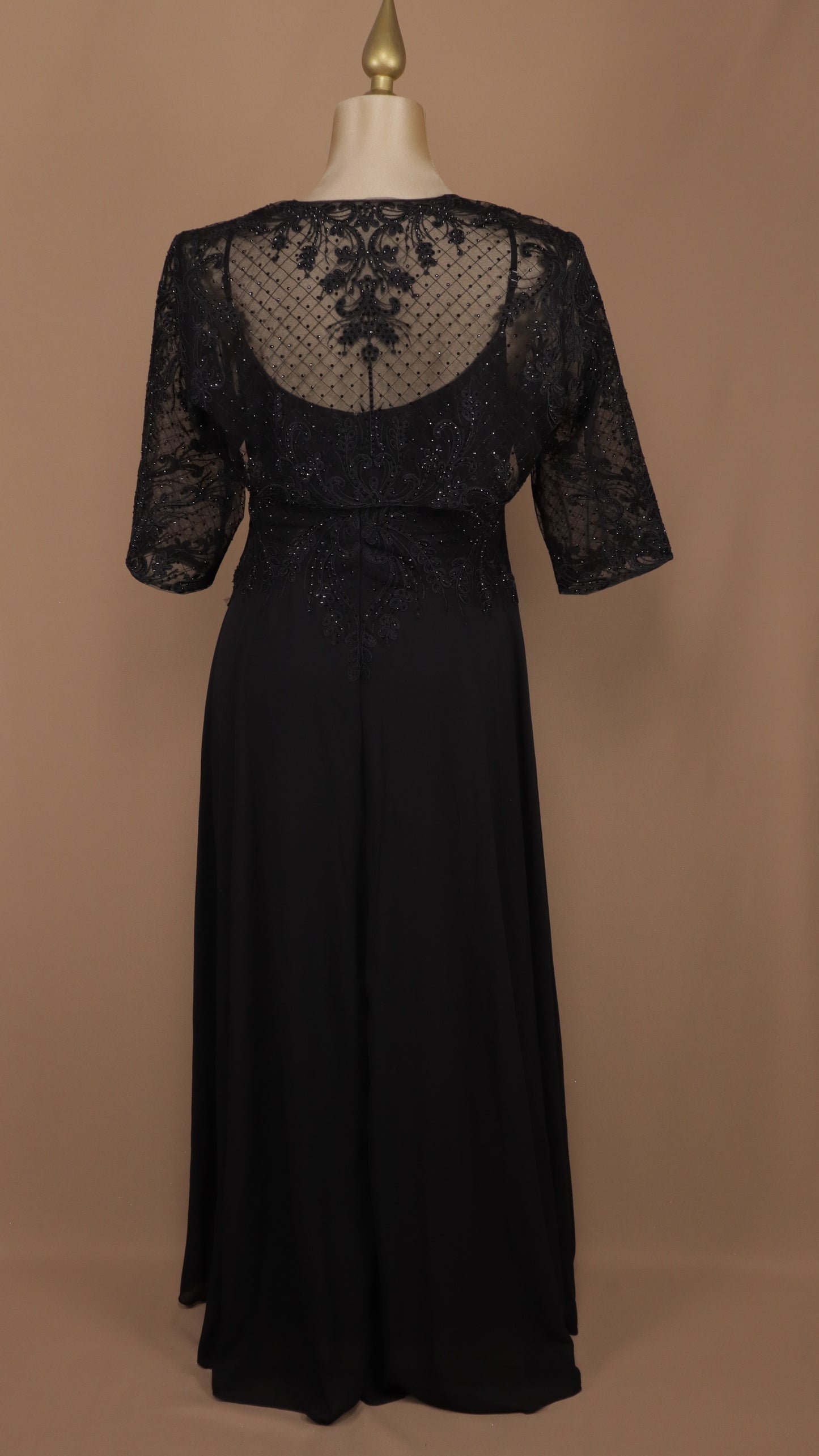 Vestido largo plus size con torerita y aplicacion