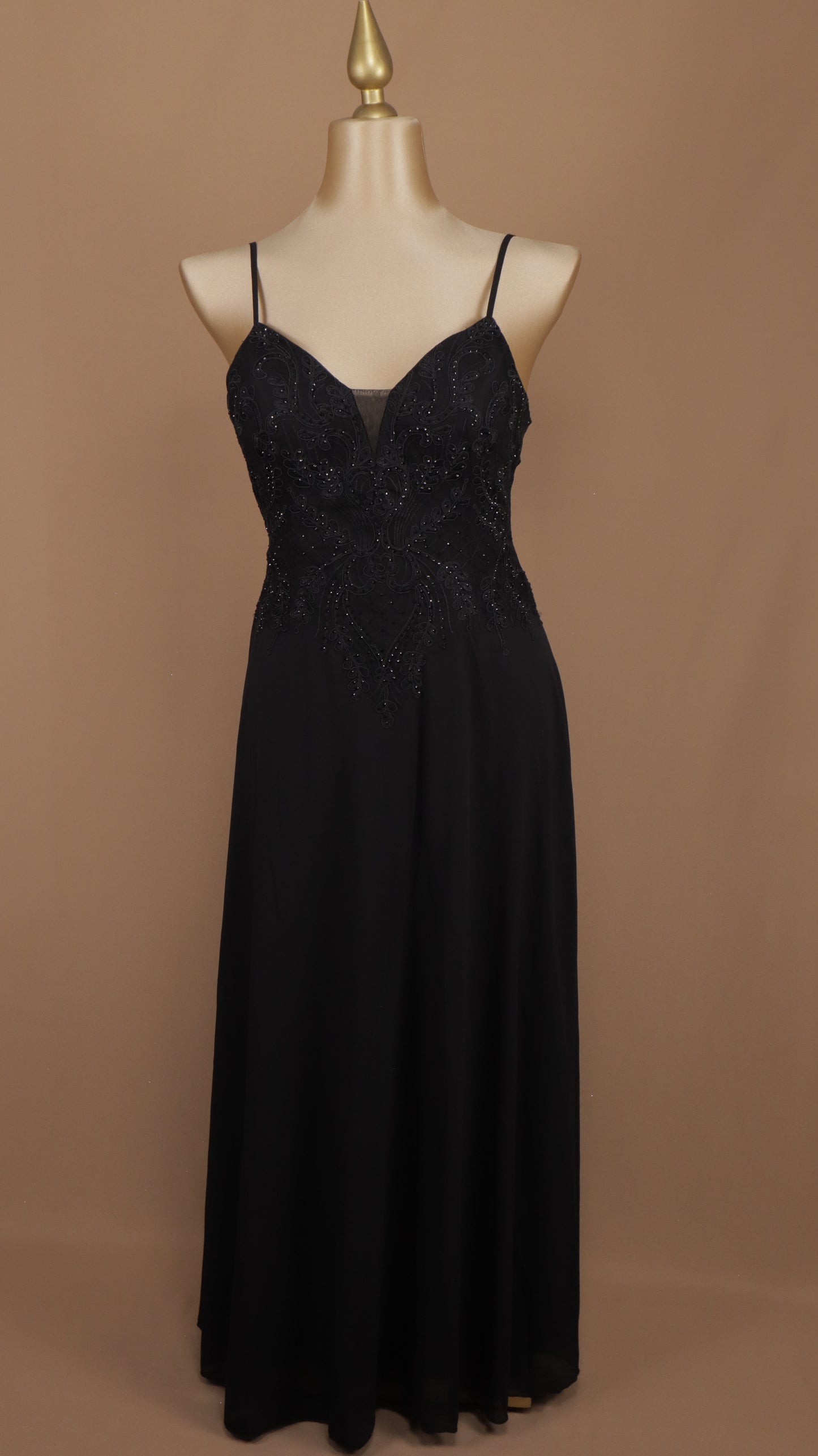 Vestido largo plus size con torerita y aplicacion
