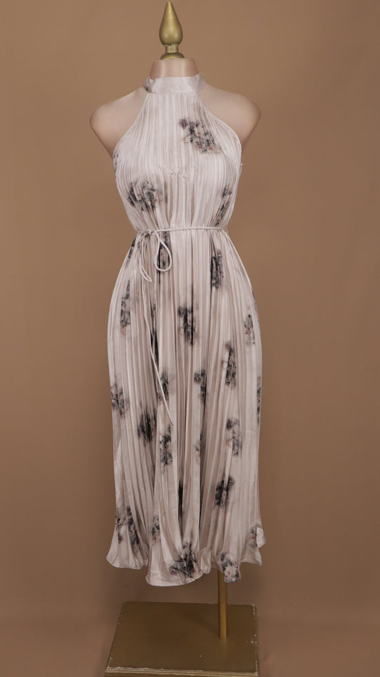 Vestido maxi halter plisado y estampado