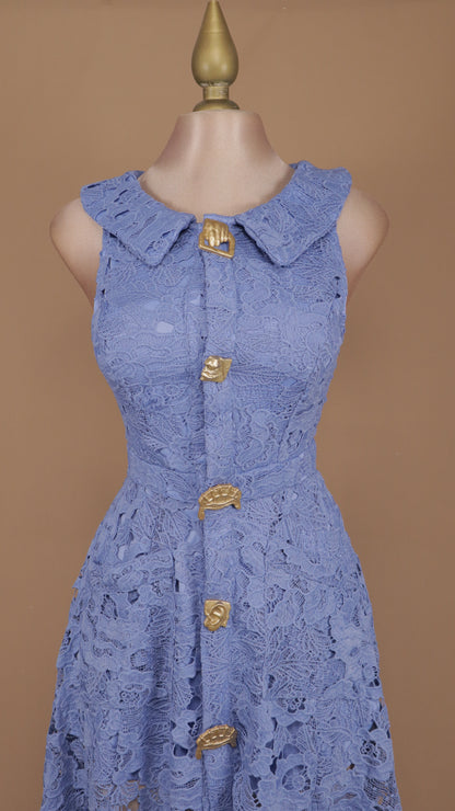 Vestido largo guipur con botones dorados