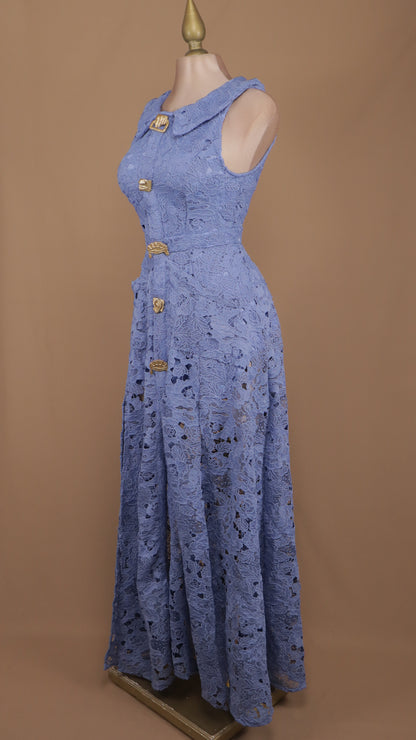 Vestido largo guipur con botones dorados