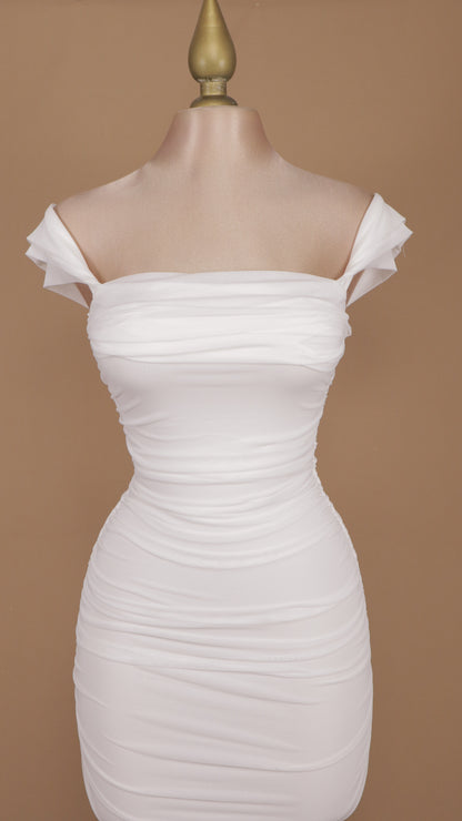 Vestido maxi al hombro con pliegues