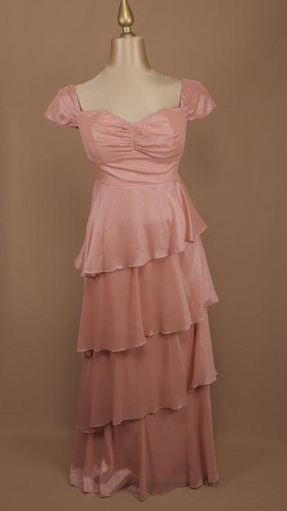 Vestido largo plus con olanes