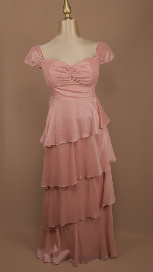Vestido largo plus con olanes