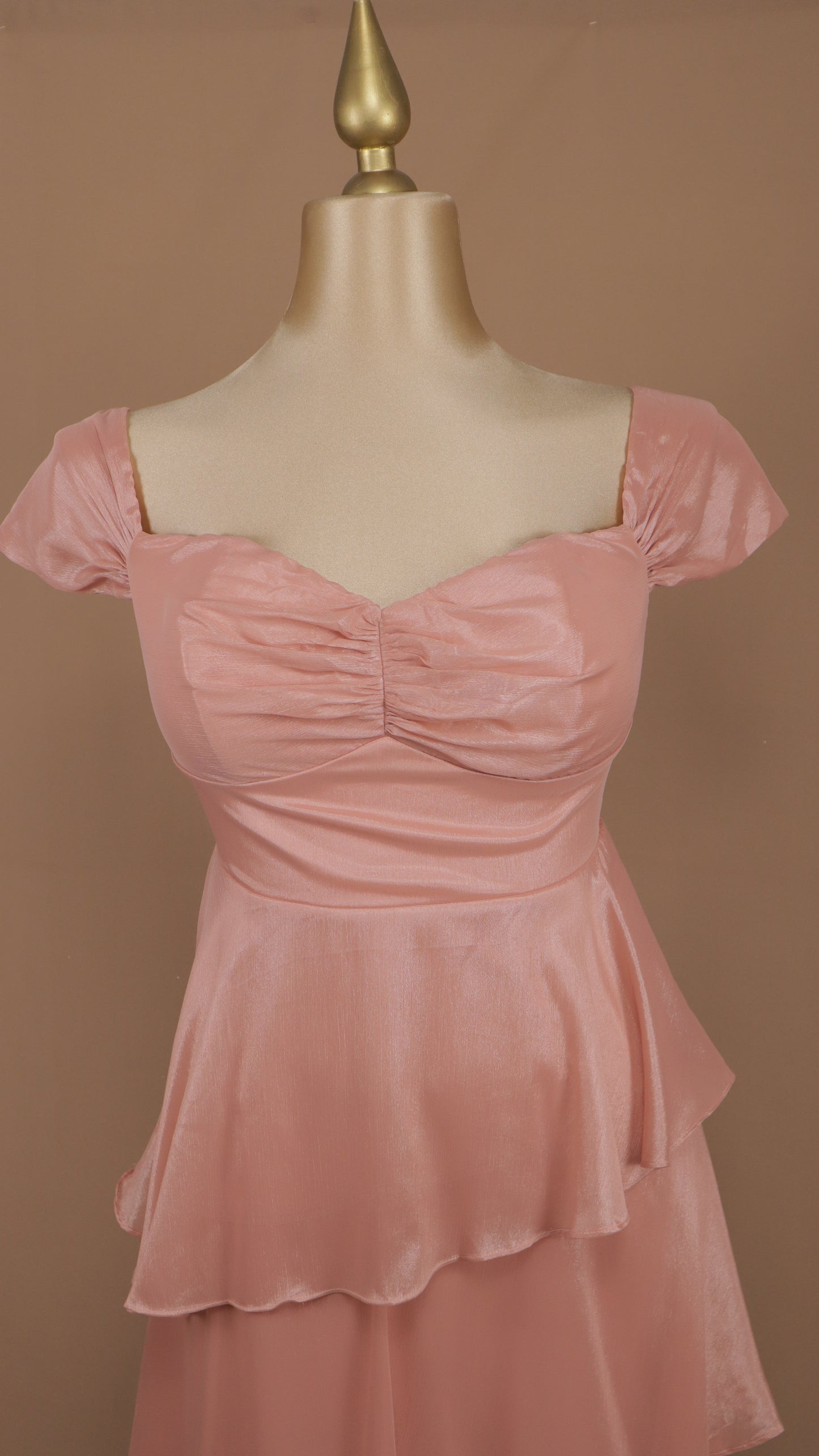 Vestido largo plus con olanes