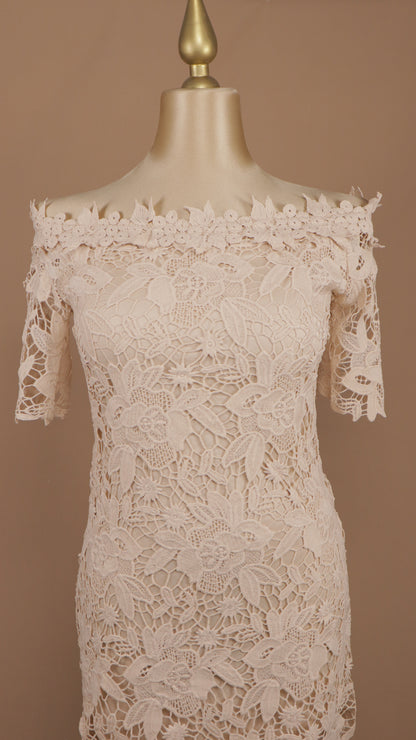 Vestido corto talla plus escote al hombro