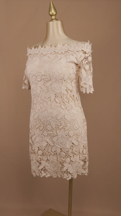 Vestido corto talla plus escote al hombro