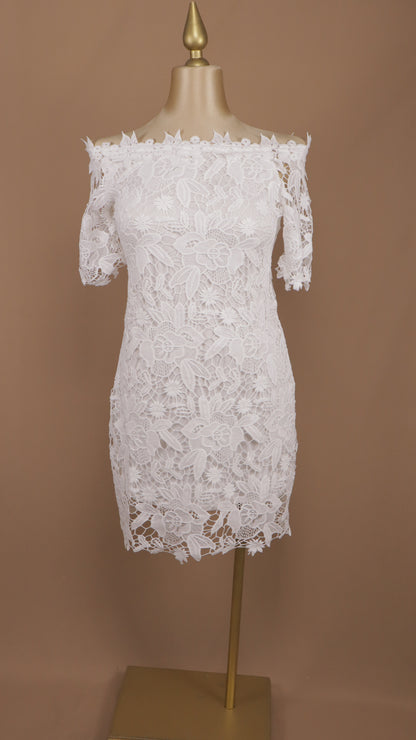 Vestido corto talla plus escote al hombro