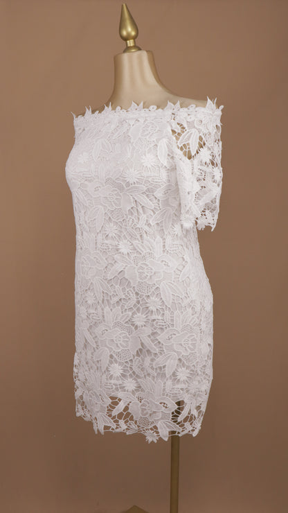 Vestido corto talla plus escote al hombro