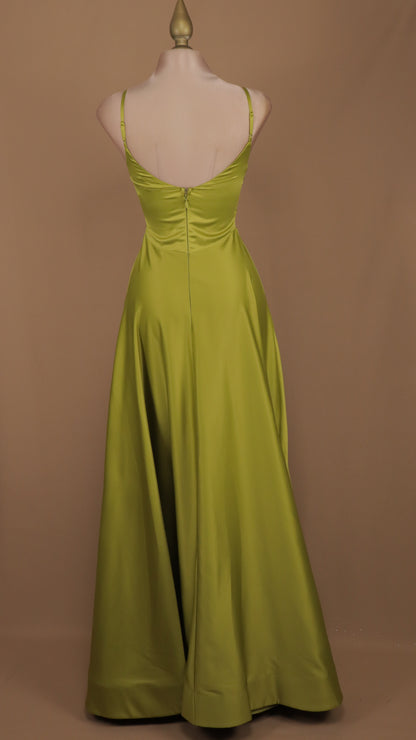 Vestido largo con varilla y escote en V