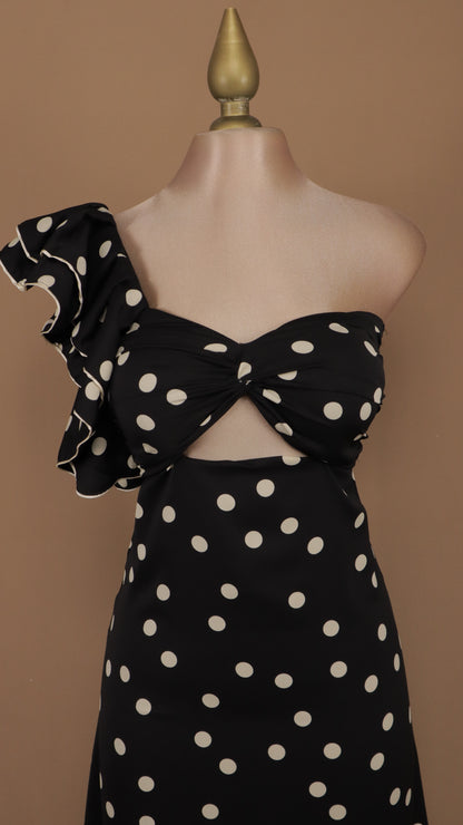 Vestido midi boleado escote asimétrico y en busto