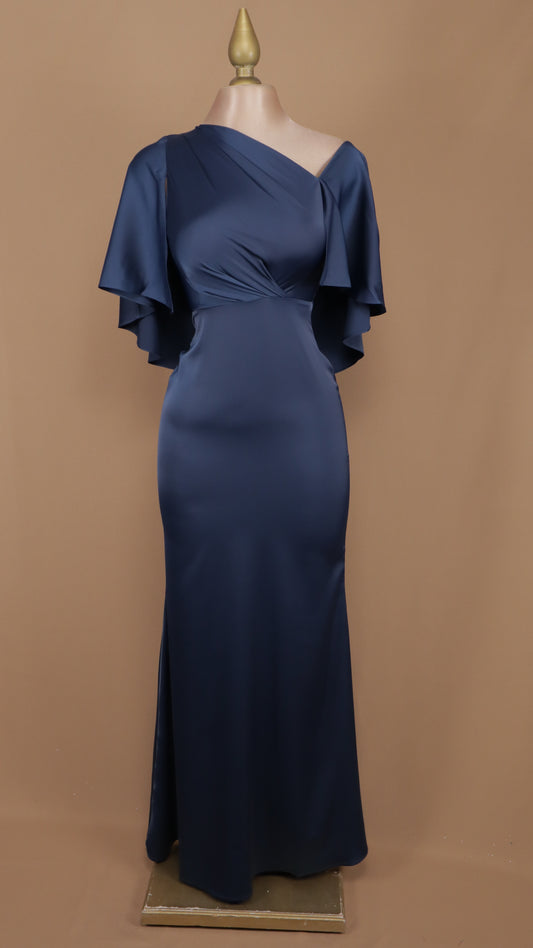 Vestido largo satín con capa