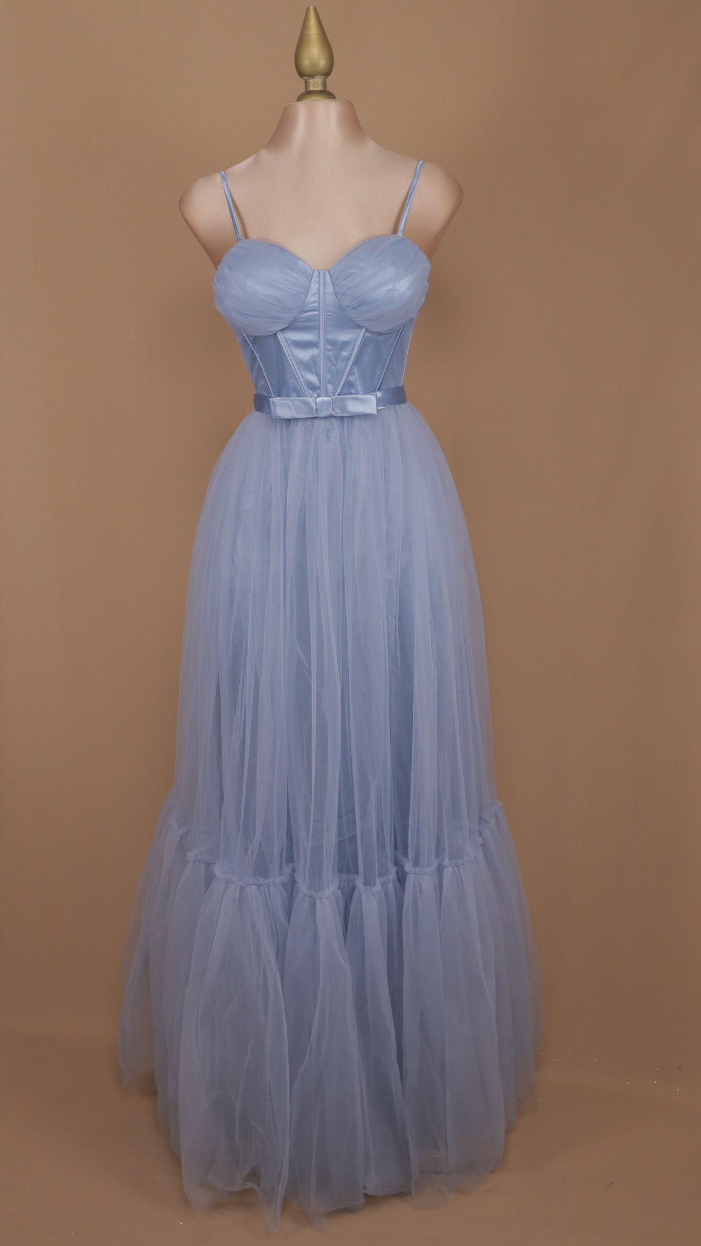 Vestido largo de tul con corset