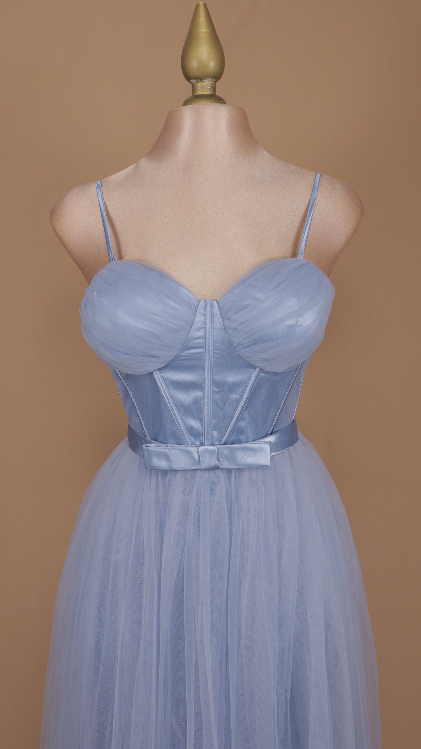 Vestido largo de tul con corset