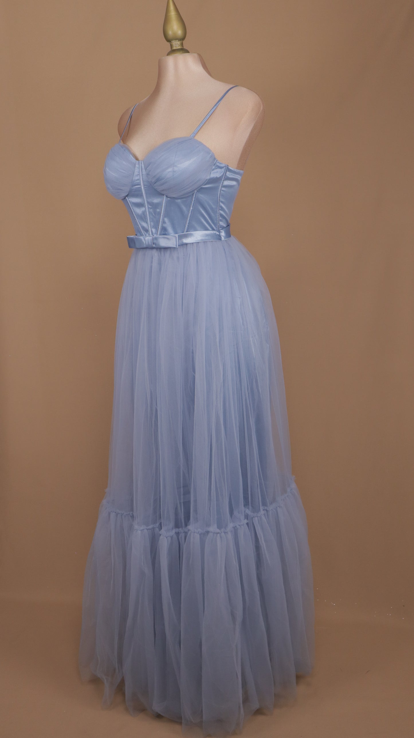 Vestido largo de tul con corset