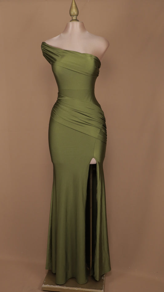 Vestido largo de licra con escote asimétrico