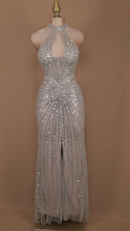 Vestido largo de graduación cuello halter con escote