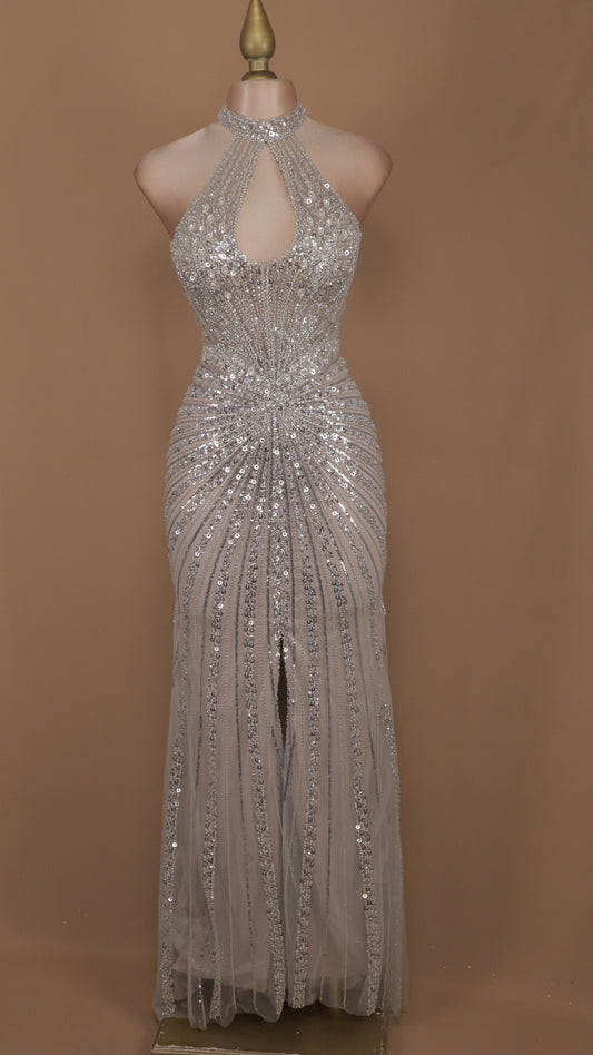Vestido largo de graduación cuello halter con escote