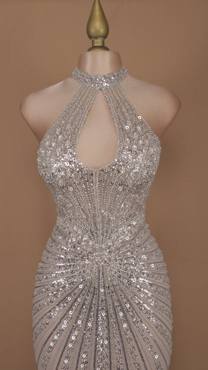 Vestido largo de graduación cuello halter con escote