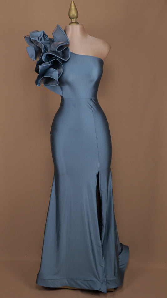 Vestido largo de licra con escarola y abertura