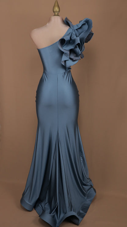Vestido largo de licra con escarola y abertura