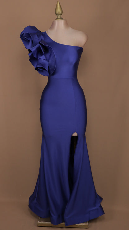 Vestido largo de licra con escarola y abertura