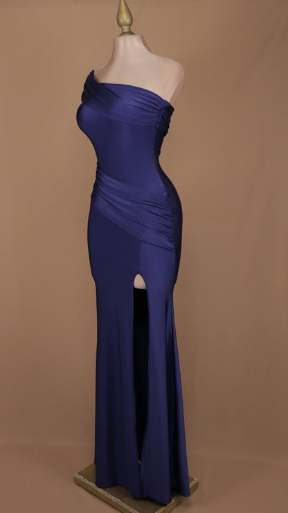 Vestido largo de licra con escote asimétrico