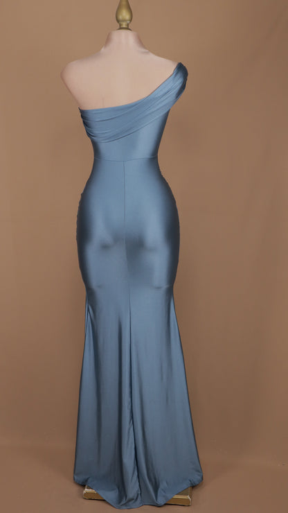 Vestido largo de licra con escote asimétrico