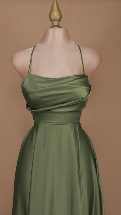 Vestido largo línea A con escote en la espalda