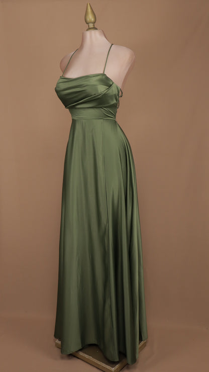 Vestido largo línea A con escote en la espalda