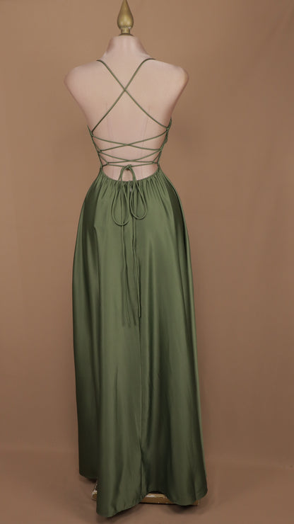 Vestido largo línea A con escote en la espalda