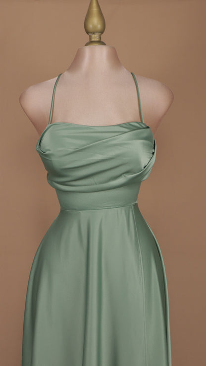 Vestido largo línea A con escote en la espalda