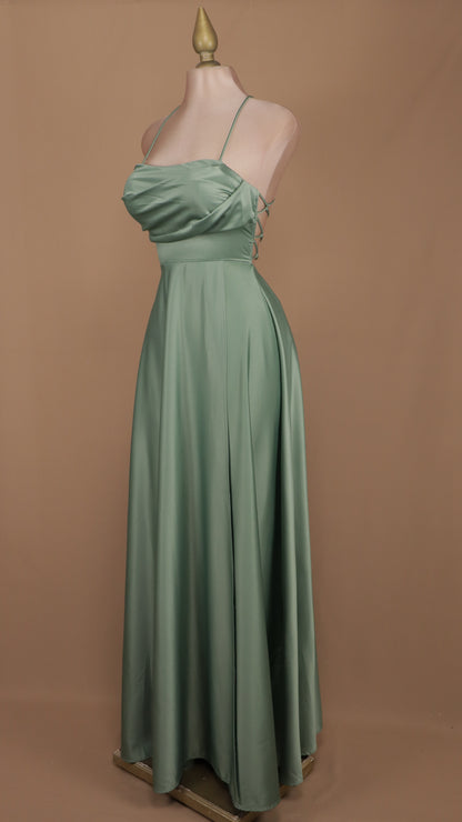 Vestido largo línea A con escote en la espalda