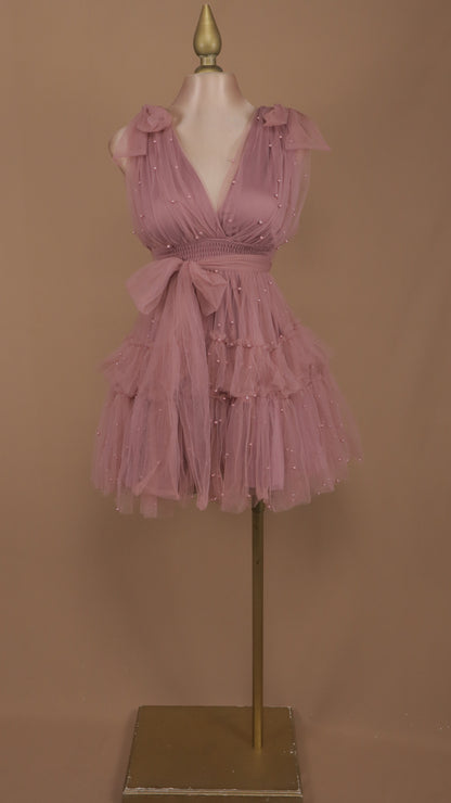 Vestido corto de tul y perlas