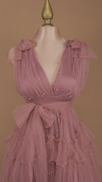 Vestido corto de tul y perlas