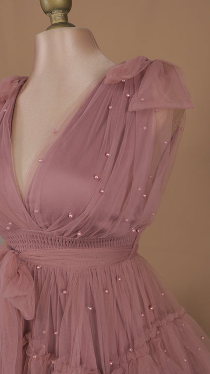 Vestido corto de tul y perlas